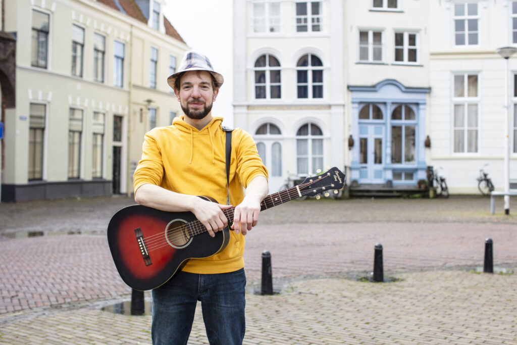 de-Reisgenoot_FG-Lars-van-den-Brink_liggend