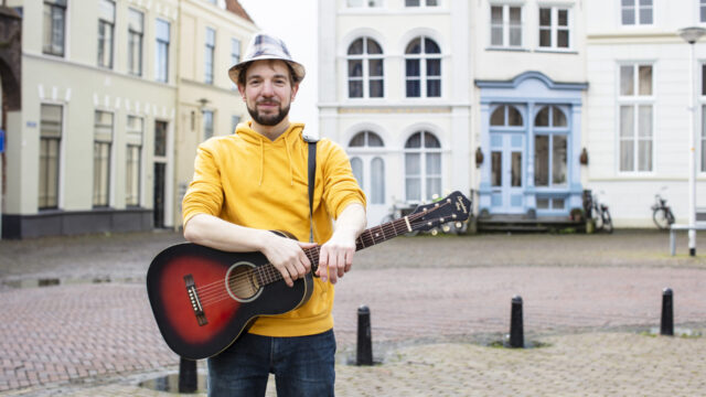 de-Reisgenoot_FG-Lars-van-den-Brink_liggend