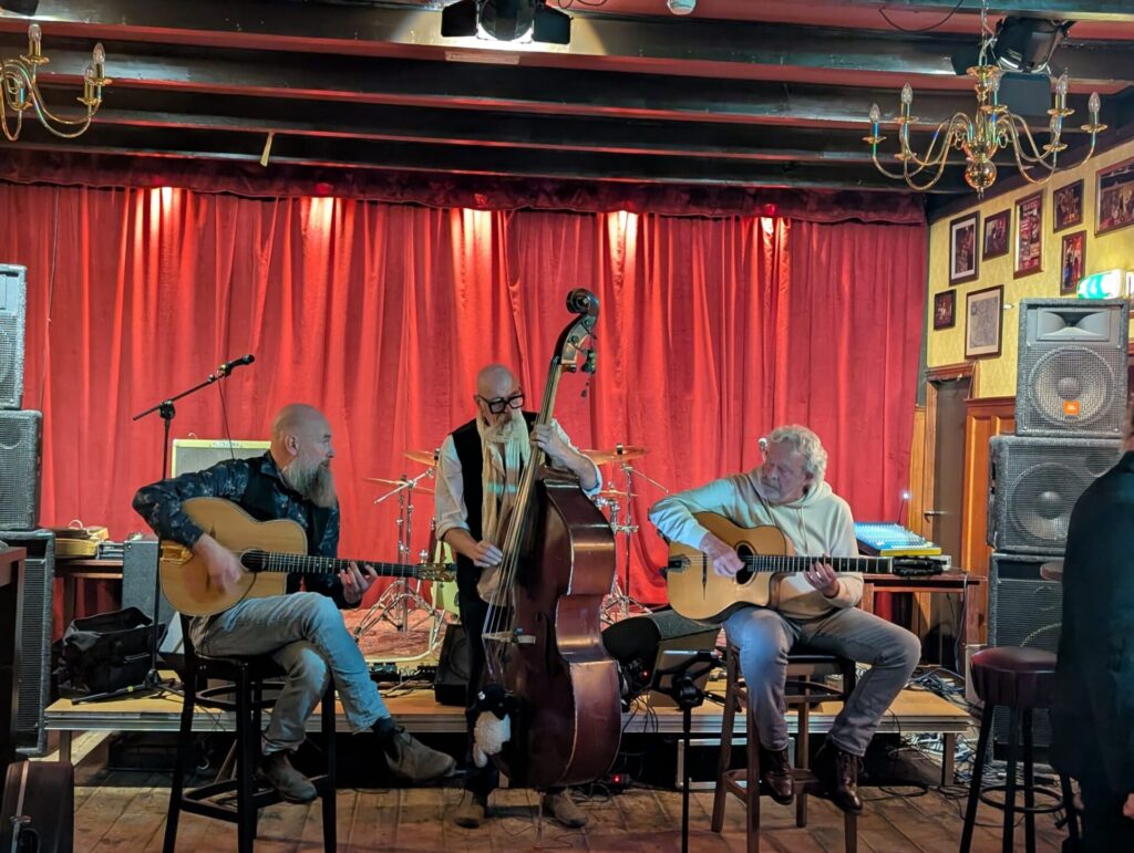 WhatsApp-Image-2025-12-24-at-18.05.32